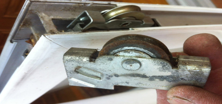 screen door roller repair in Lake Elsinore